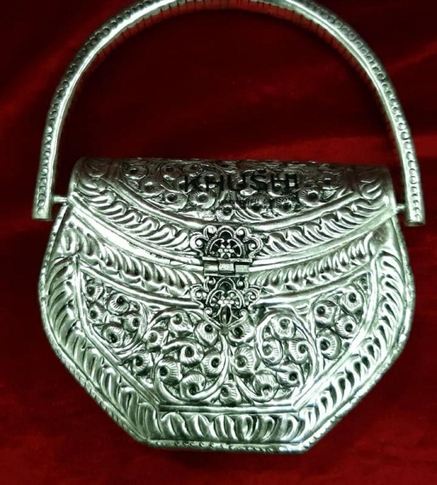 Shakuntla Handicraft Silver Clutch Vintage Style Brass Purse antique clutch  Ethnic Women metal clutch Bag Silver - Price in India | Flipkart.com